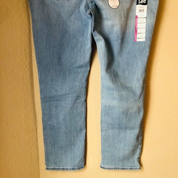 Lee Women's Plus Size 20W Medium Legendary Mid Rise Straight Leg Jean Anchor - Picture 4 of 9